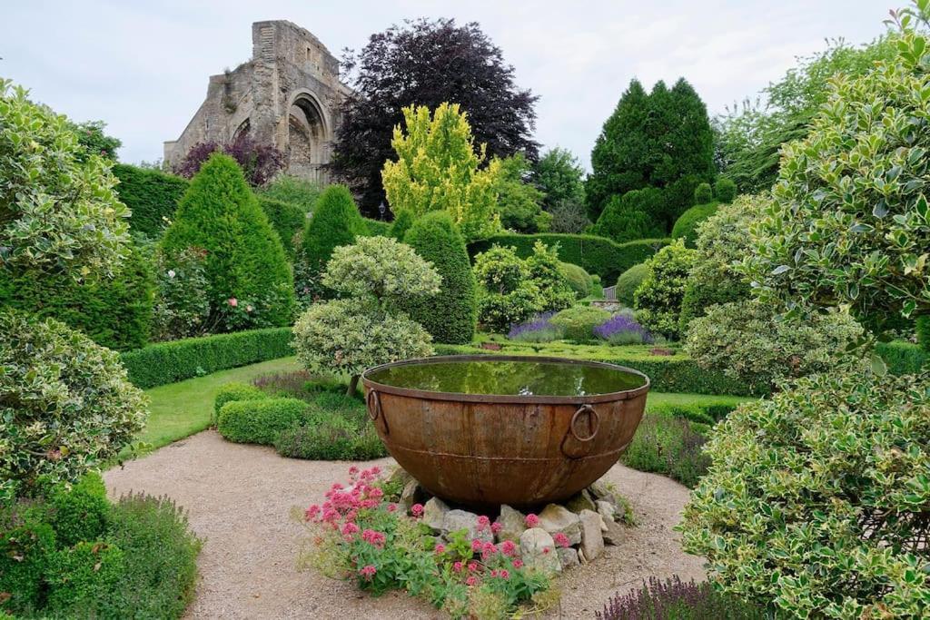 Cotswold Manor House - Country House Retreat With Hot Tub, Ideal For Large Groups Petty France Dış mekan fotoğraf