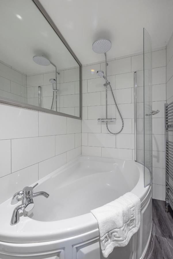 Cotswold Manor House - Country House Retreat With Hot Tub, Ideal For Large Groups Petty France Dış mekan fotoğraf