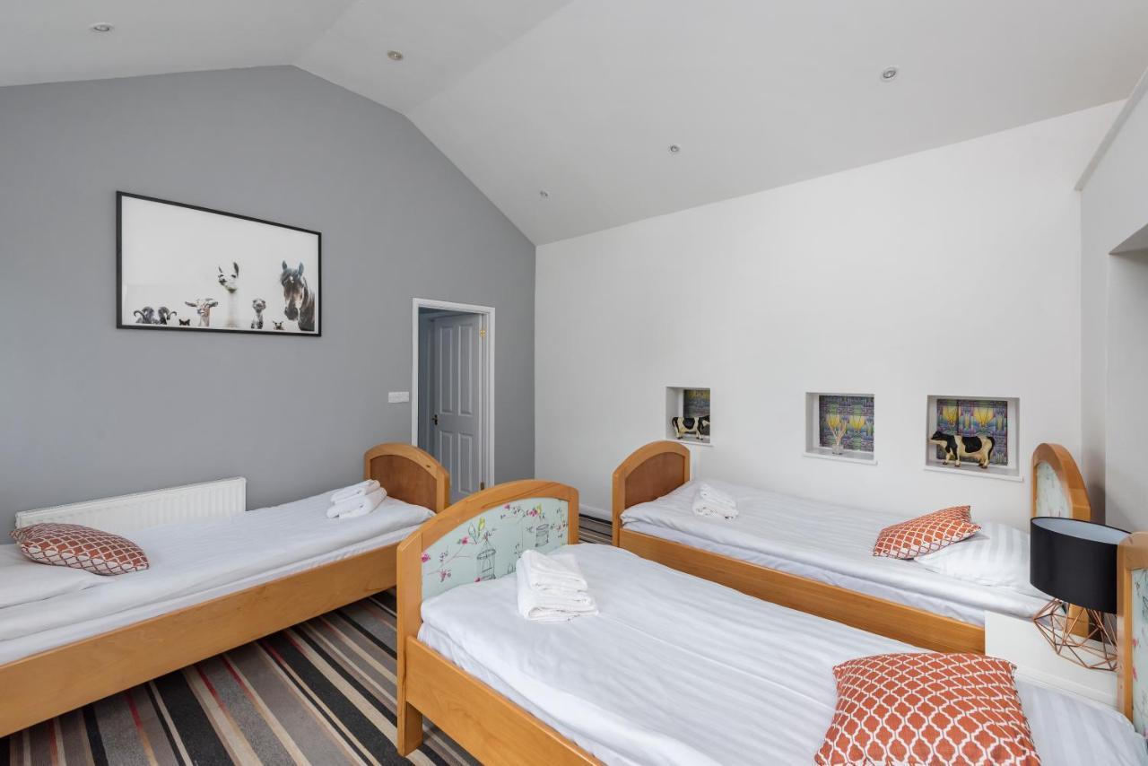 Cotswold Manor House - Country House Retreat With Hot Tub, Ideal For Large Groups Petty France Dış mekan fotoğraf